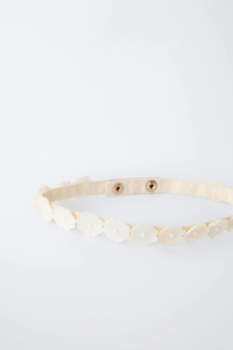 PEARLESCENT FLOWER CHOKER