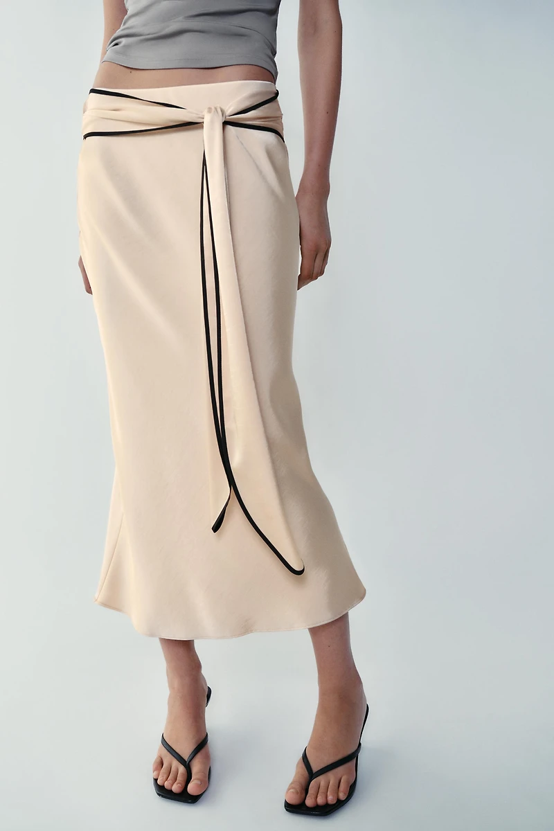 SATIN MIDI SKIRT WITH KNOT
