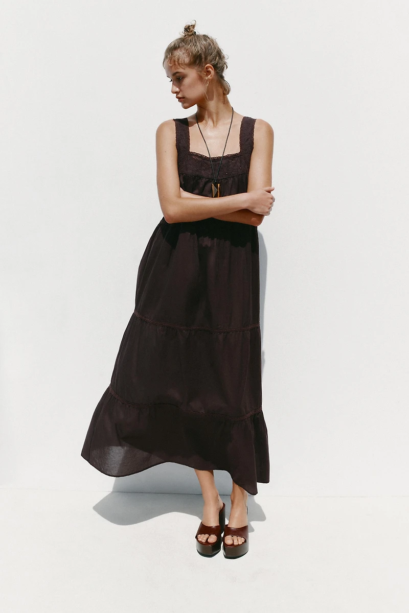 ROBE BRODERIES DENTELLE