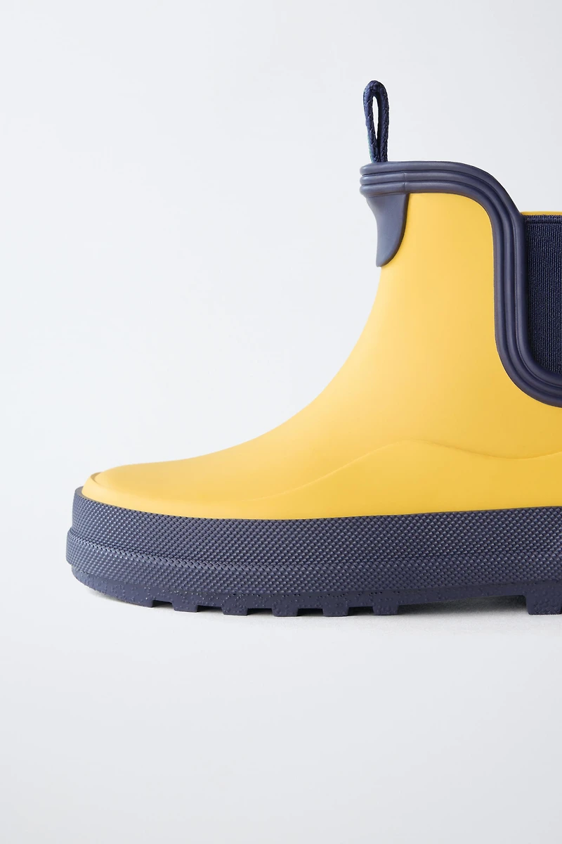 CHELSEA RAIN BOOTS