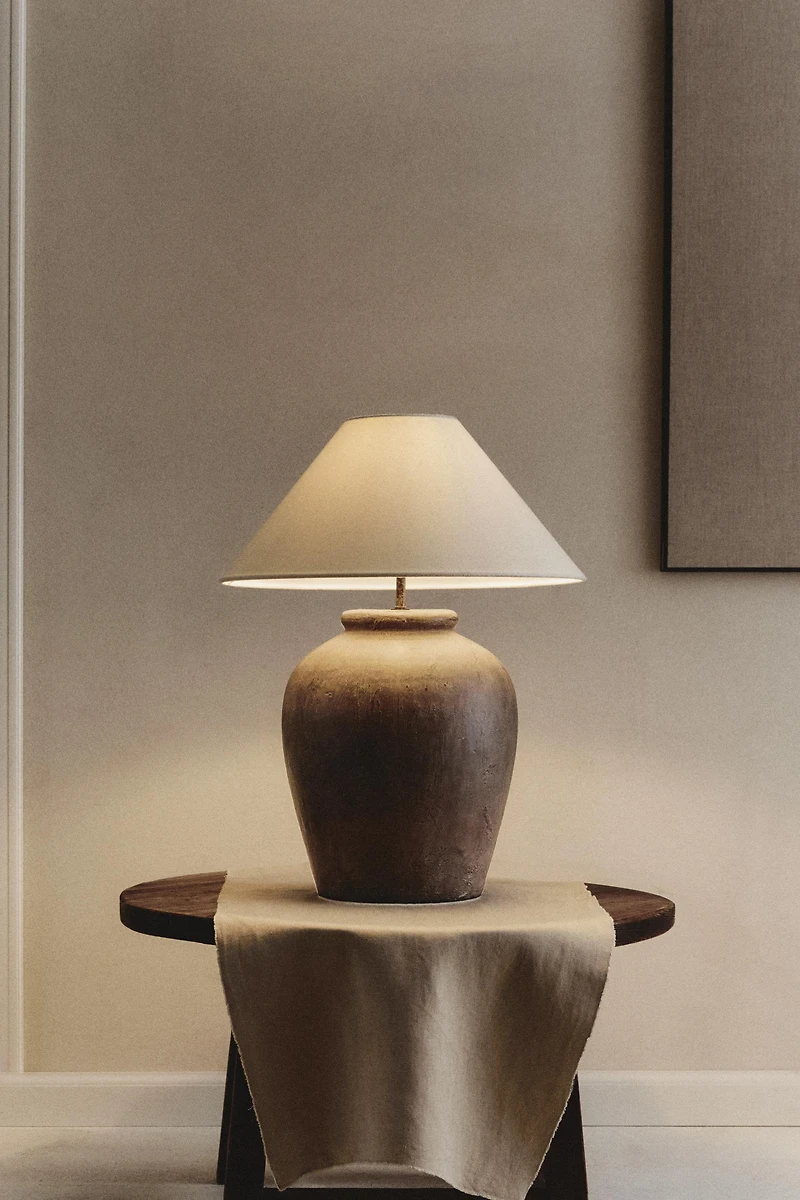 TABLE LAMP WITH CERAMIC BASE