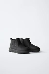 RUBBERIZED BOOTS