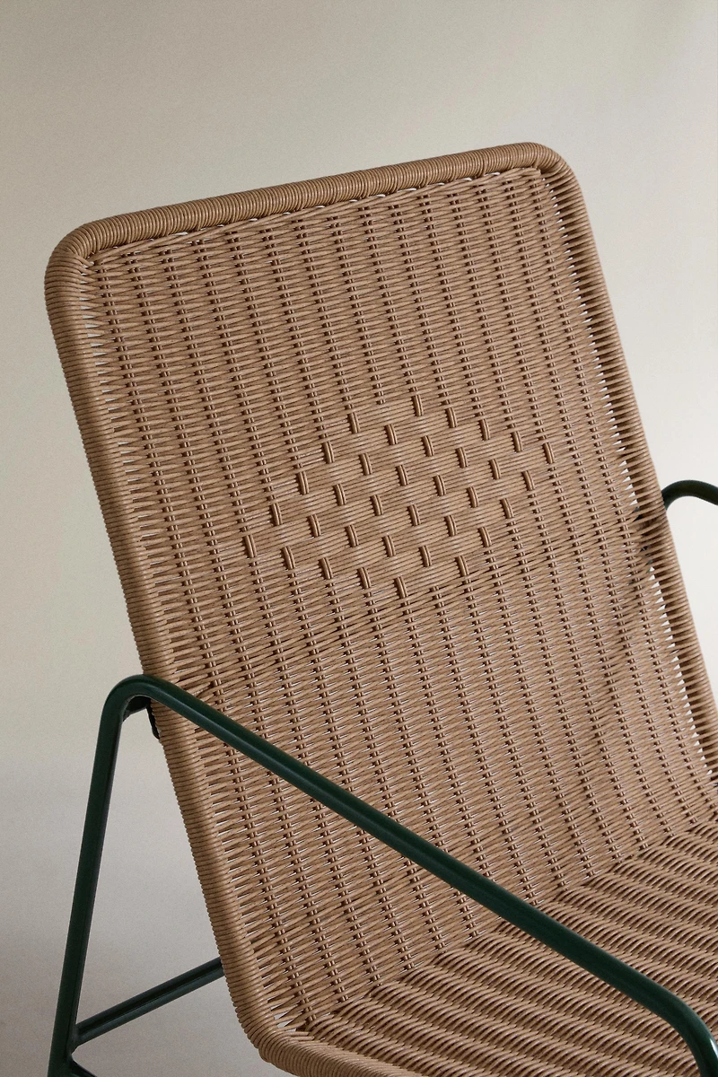 FAUTEUIL EXTÉRIEUR TRESSÉ DÉTAIL GÉOMÉTRIQUE
