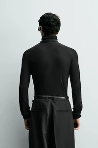 PULL LÉGER CÔTELÉ