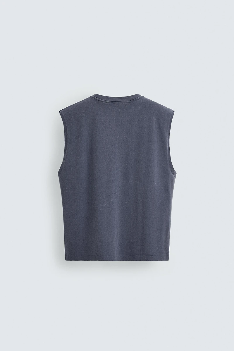 T-SHIRT SANS MANCHES IMPRIMÉ CADENAS