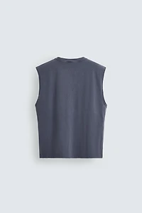 T-SHIRT SANS MANCHES IMPRIMÉ CADENAS