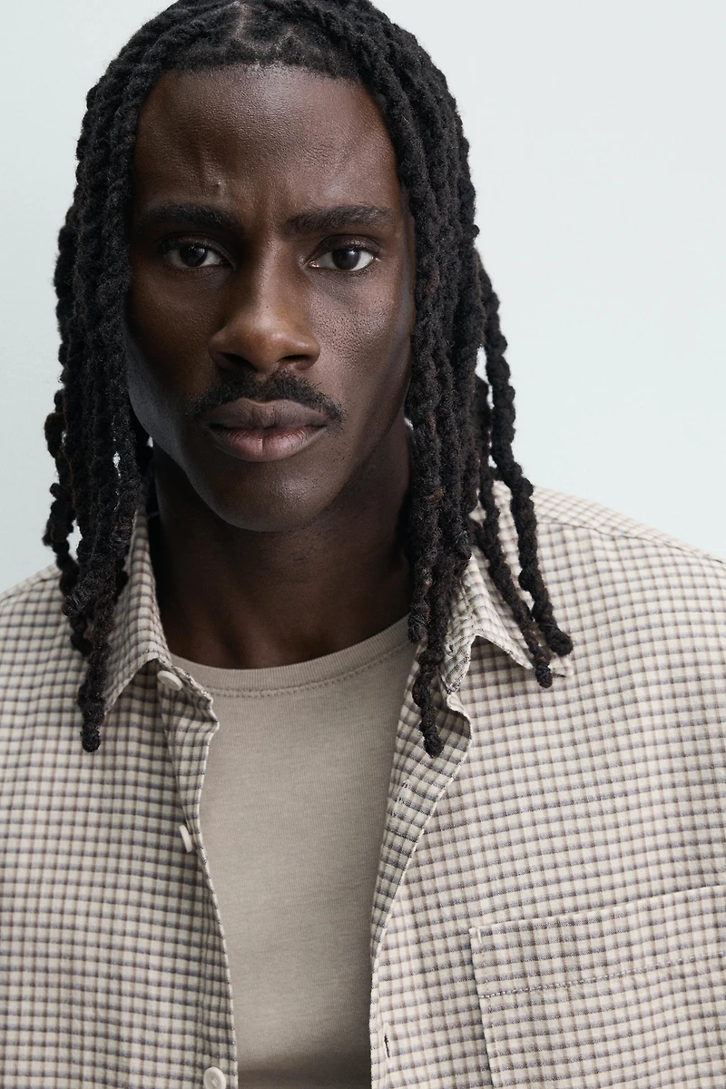 RELAXED FIT PLAID TEXT SHIRT
