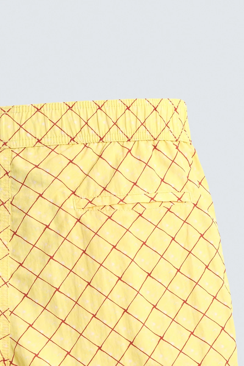 MAILLOT DE BAIN MI-LONG À IMPRIMÉ GÉOMÉTRIQUE DÉLAVÉ