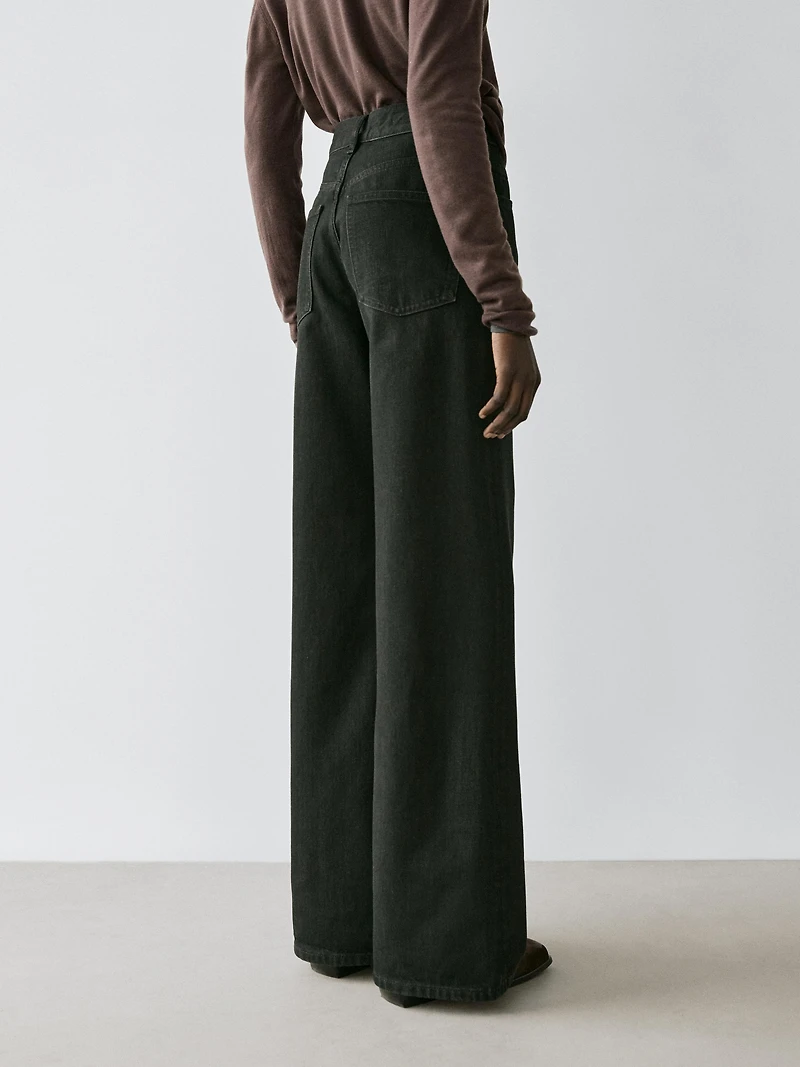 Straight-leg high-waist jeans