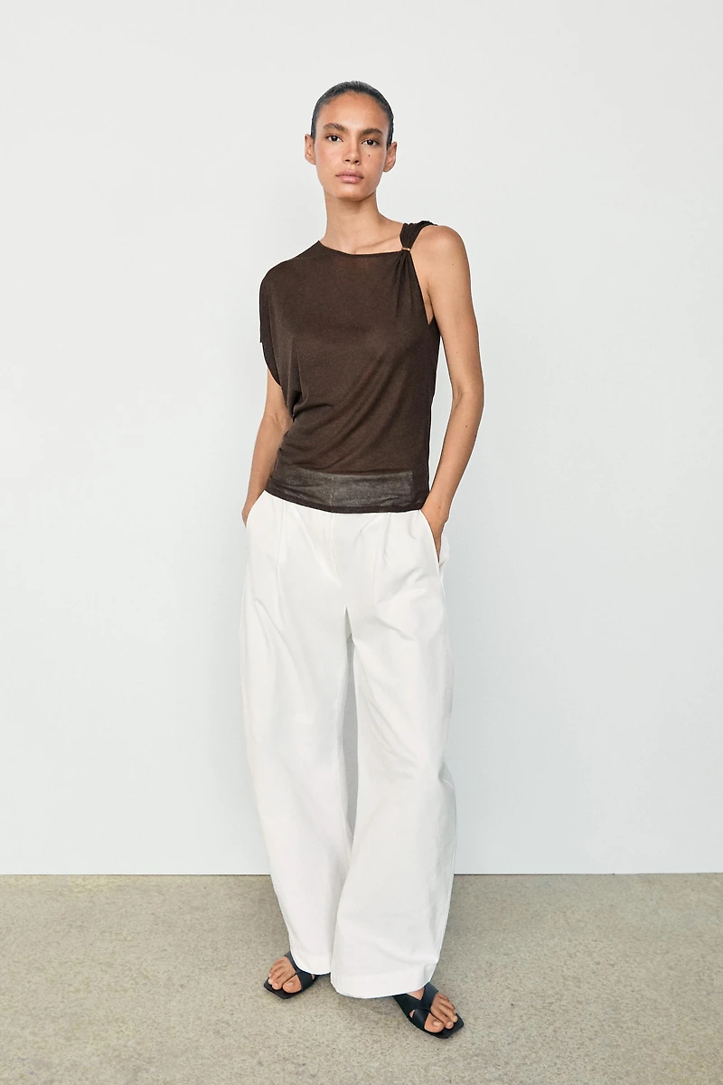 Asymmetric drop sleeve fluid top