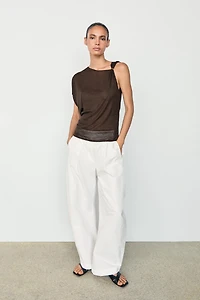 Asymmetric drop sleeve fluid top