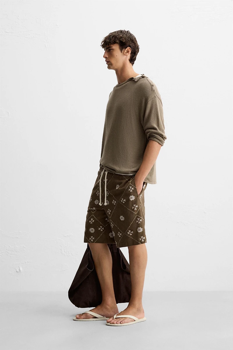 CONTRAST PRINT BERMUDA SHORTS