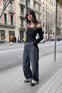 OFF-THE-SHOULDER T-SHIRT