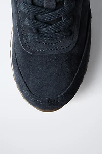 BASKETS EN CUIR