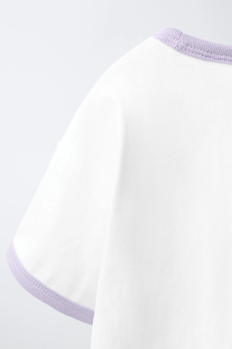 T-SHIRT BRODÉ EN CONTRASTE