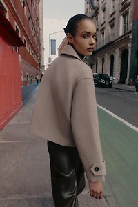 DOUBLE-BREASTED SHORT COAT