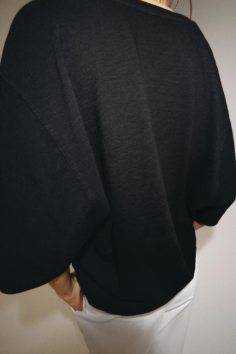 V-NECK T-SHIRT