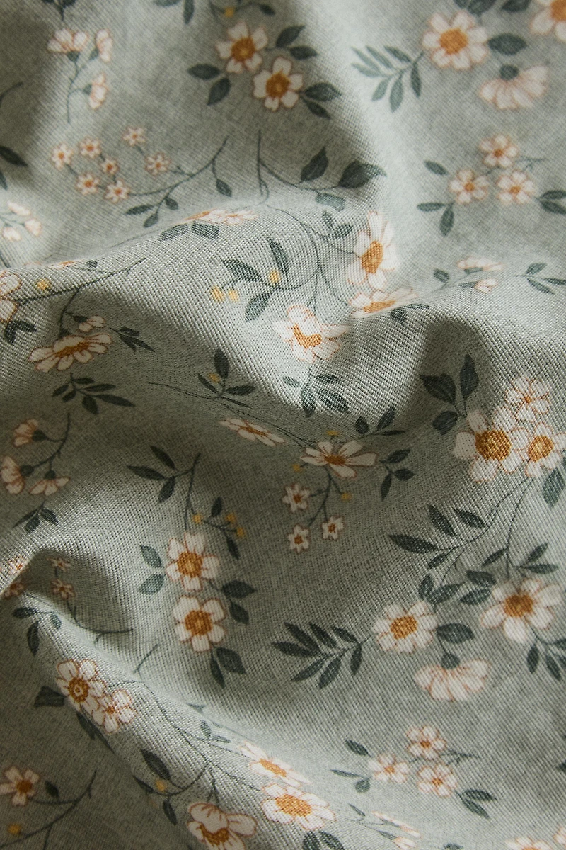 WILDFLOWER TABLECLOTH WITH LACE TRIM