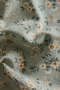 WILDFLOWER TABLECLOTH WITH LACE TRIM