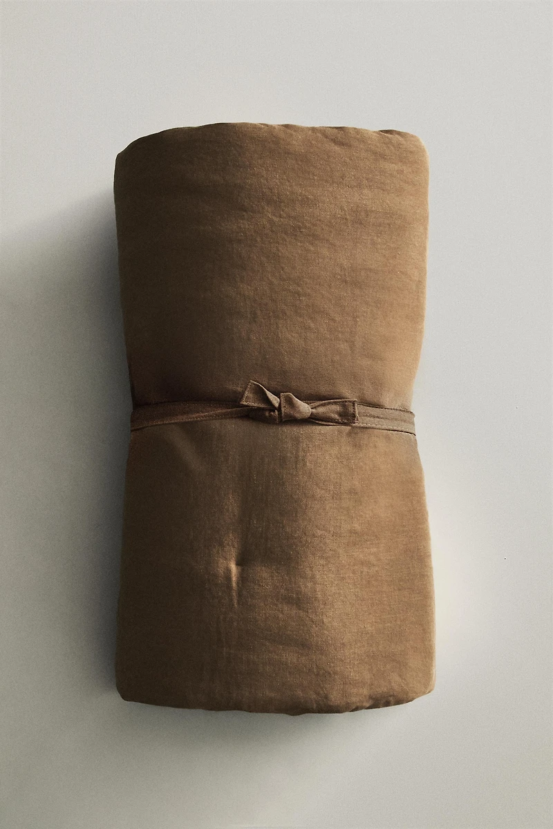 WASHED LINEN TOPPER