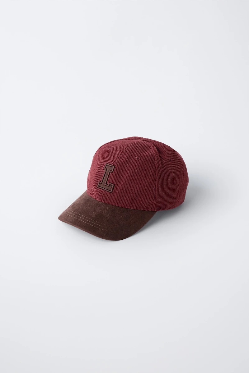 CASQUETTE EN VELOURS CÔTELÉ INITIALE