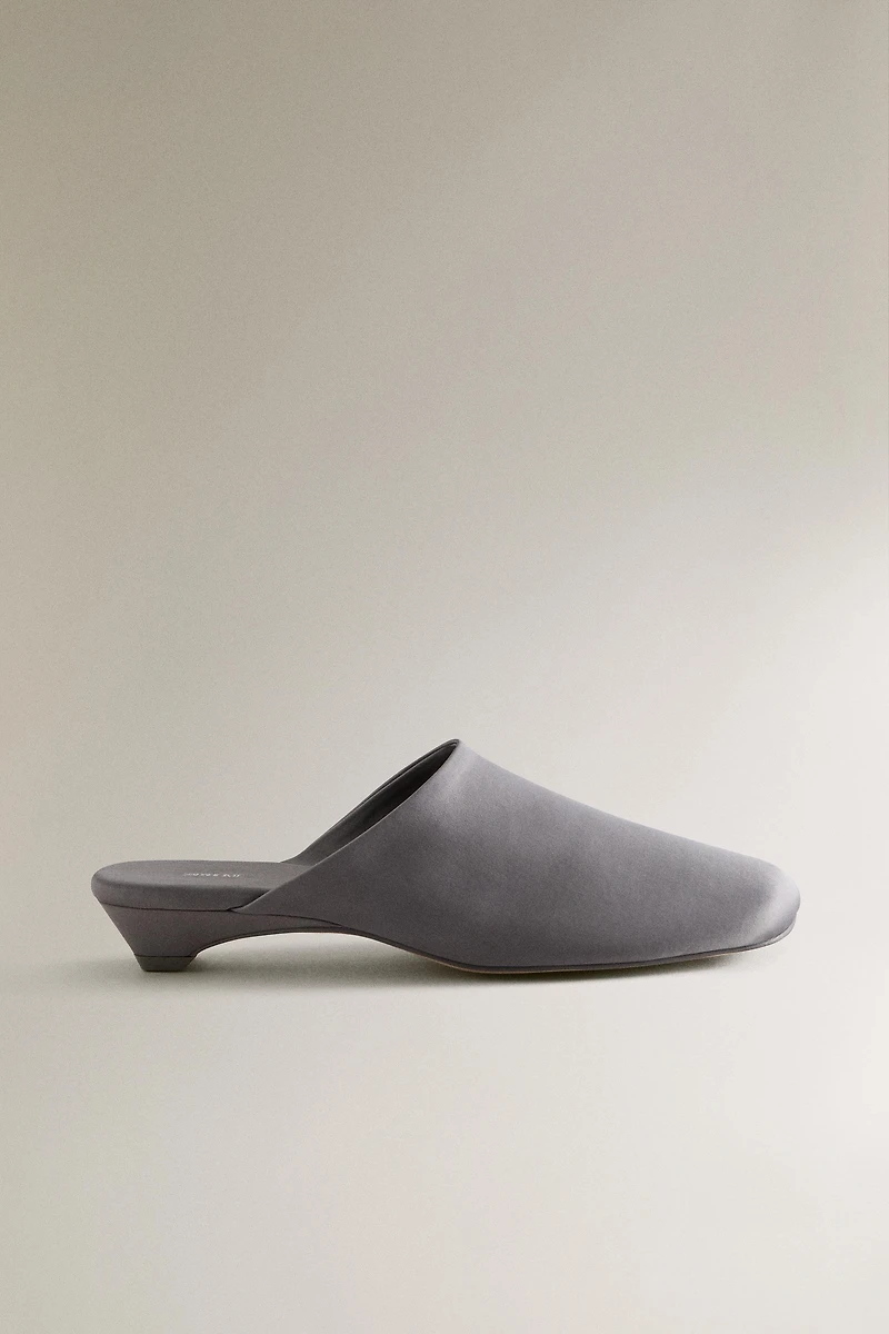 MULE SATIN À TALON