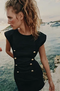 ROBE COURTE À BRANDEBOURGS