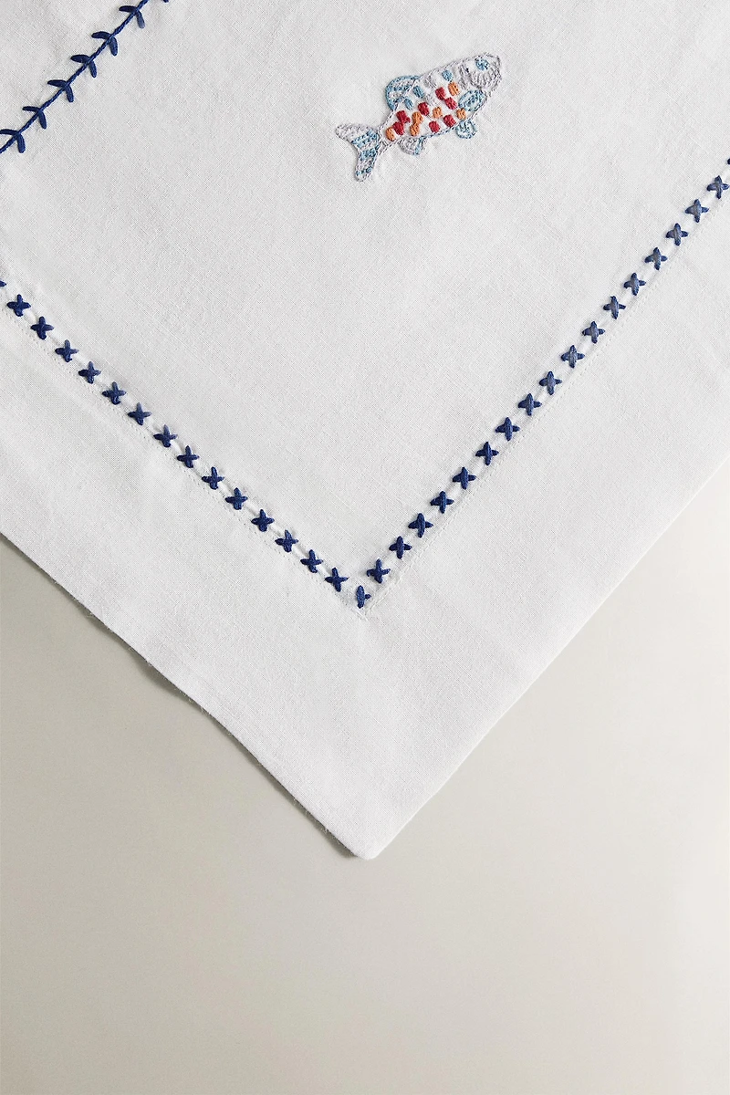 CHEMIN DE TABLE BRODERIE POISSONS