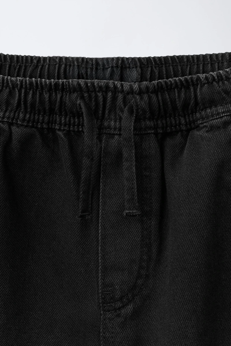 BAGGY JEANS WITH LABEL