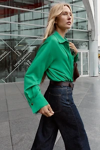 CHEMISE SATINÉE À POCHE