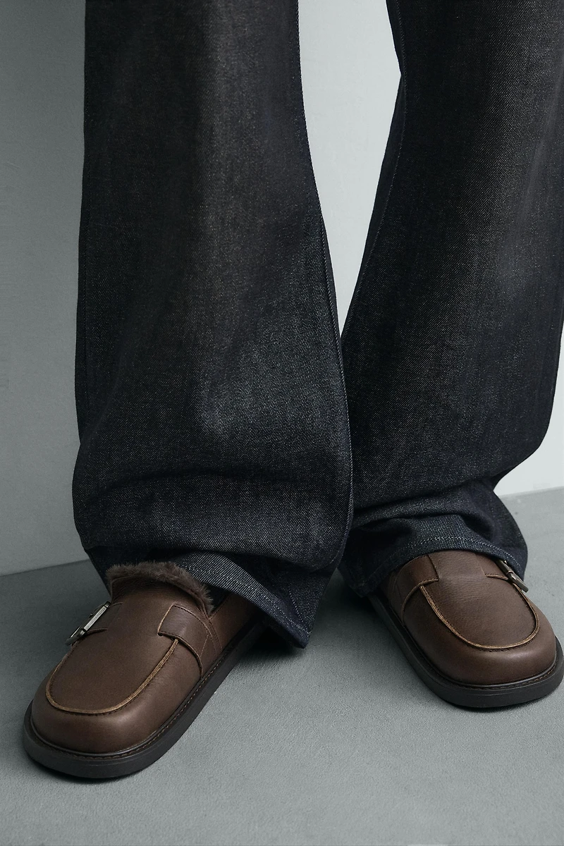 BUCKLED LEATHER CLOGS