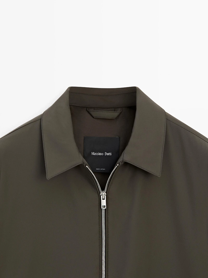 Lightweight water-repellent jacket
