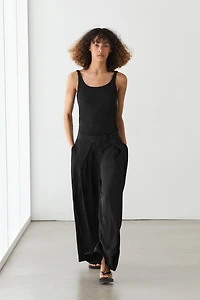 Pantalon satiné à pinces