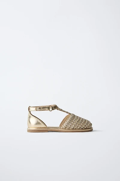 CHAUSSURES TRESSÉES