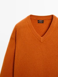 Cashmere V-neck knit sweater