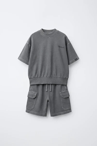 ENSEMBLE SWEAT-SHIRT À MANCHES COURTES ET SHORT CARGO