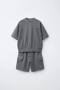 ENSEMBLE SWEAT-SHIRT À MANCHES COURTES ET SHORT CARGO