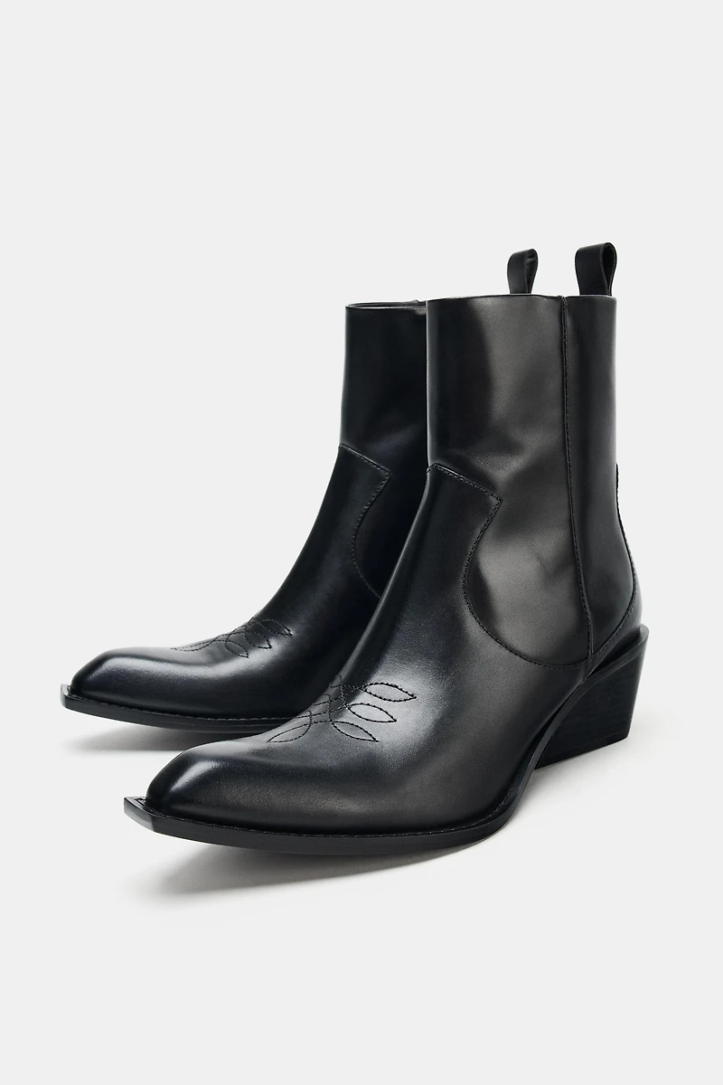BOTTINES EN CUIR AVEC SURPIQÛRES COW-BOY