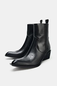 BOTTINES EN CUIR AVEC SURPIQÛRES COW-BOY