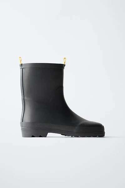 BASIC RAIN BOOTS