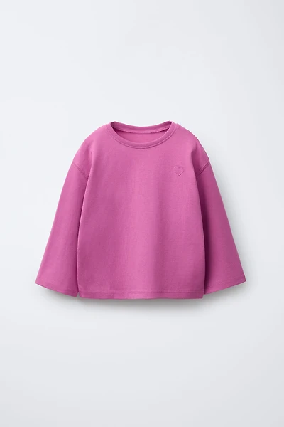 BASIC EMBROIDERED HEART T-SHIRT