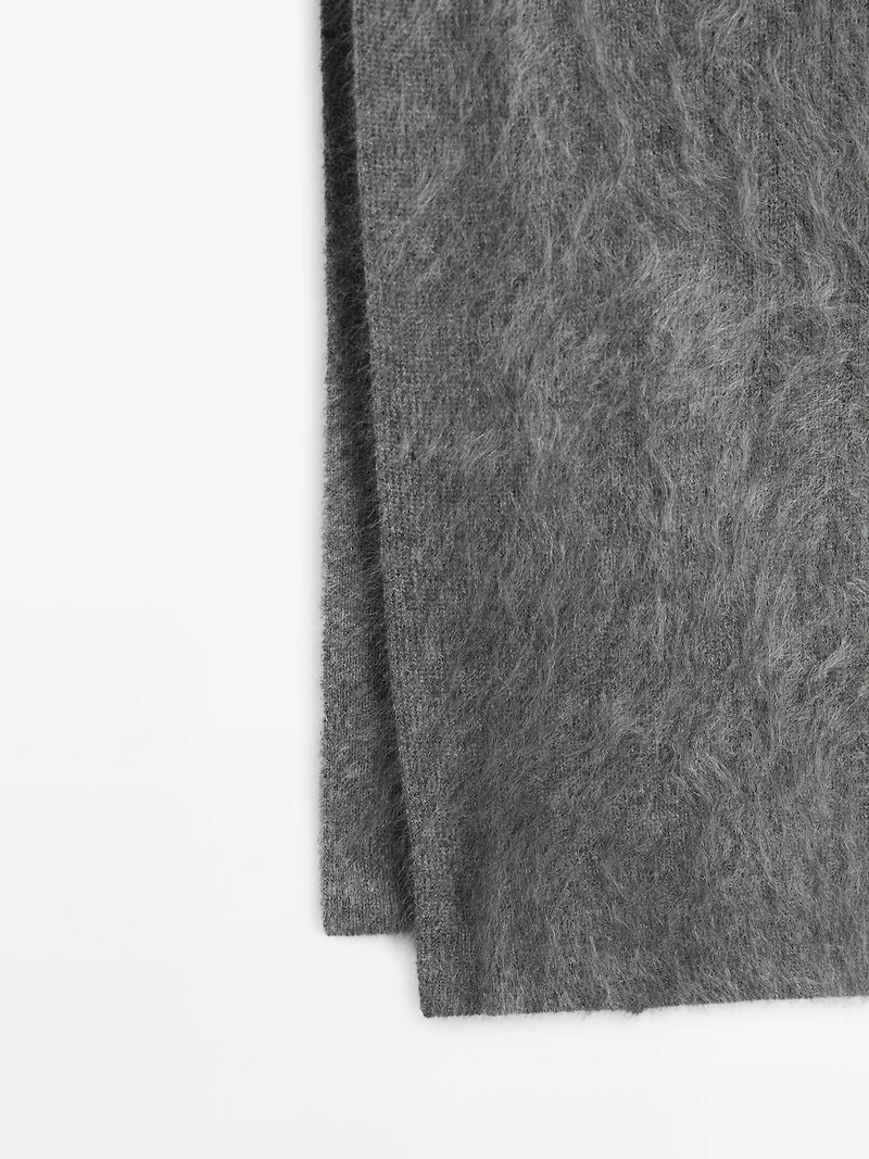 Long 100% cashmere zipped chest bag