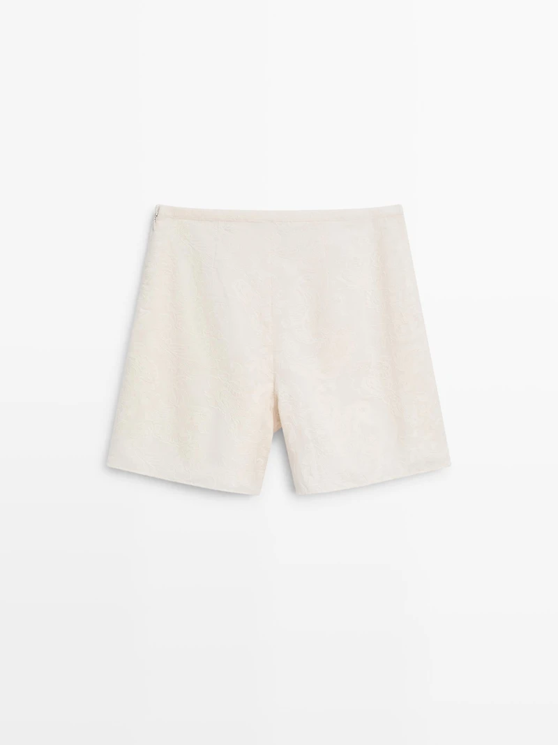 Shorts with fabric detail