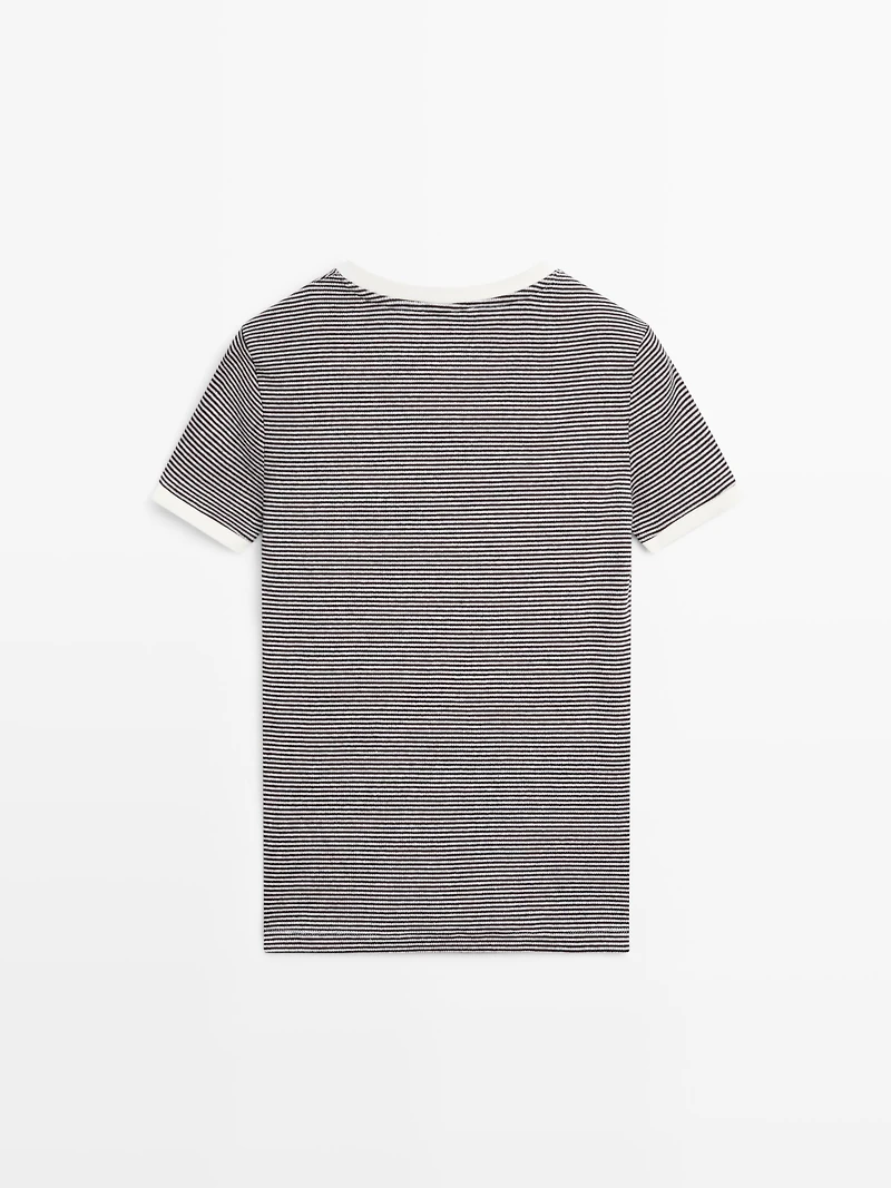Short sleeve T-shirt with contrast detail