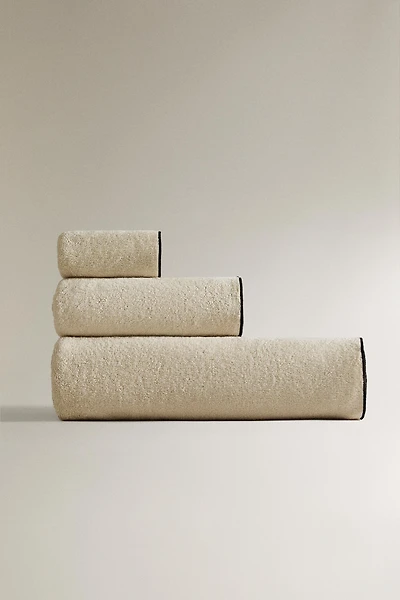 OVERLOCK COTTON BATH TOWEL
