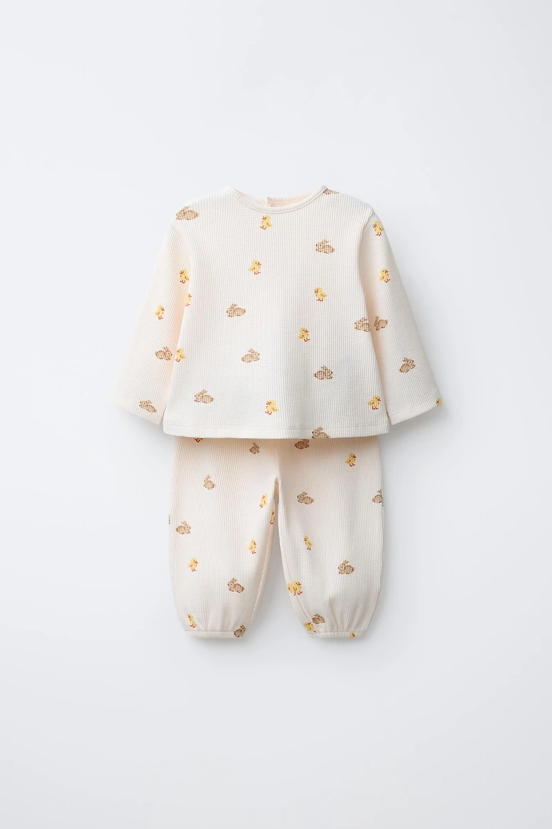 ENSEMBLE TEXTURÉ T-SHIRT ET PANTALON LAPINS