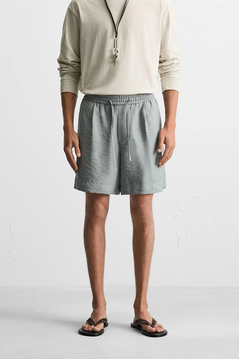 FLOWY RELAXED FIT BERMUDA SHORTS