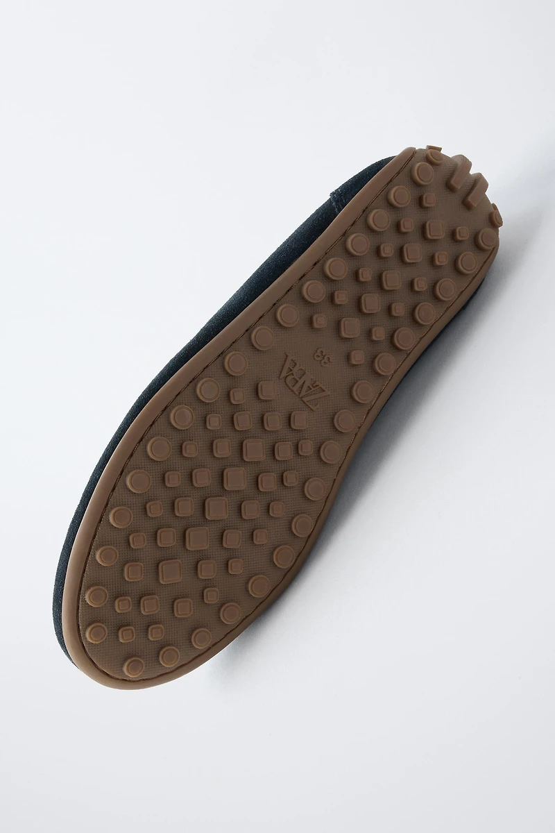 MOCASSINS EN CROÛTE DE CUIR