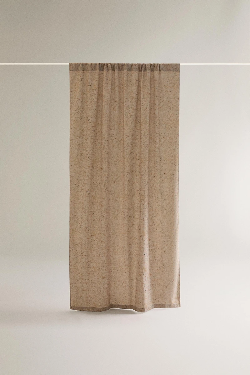 FLORAL CURTAIN WITH MEDIUM FILTRATION