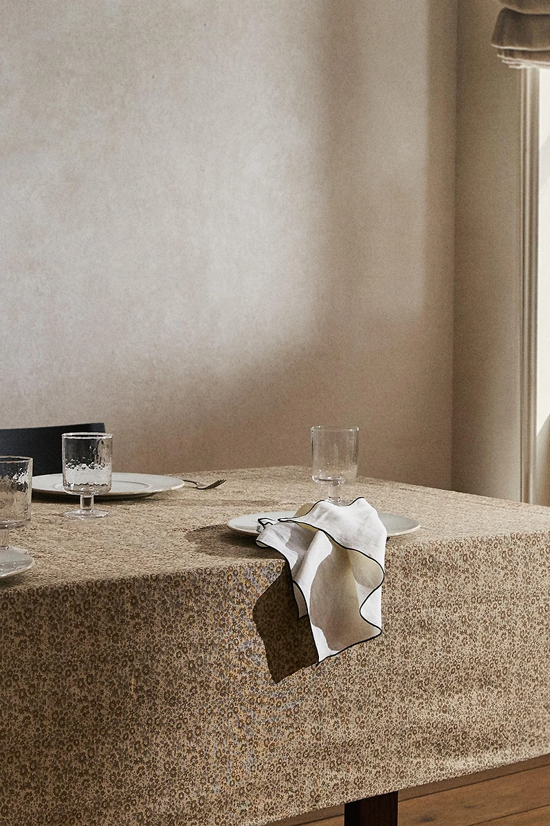 MINI FLORAL PRINT TABLECLOTH